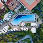 리조트 파인 베이 홀리데이 5*
