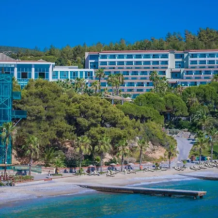 Üdülőközpont Pine Bay 5*