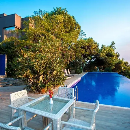 Üdülőközpont Pine Bay 5*