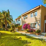 Pine Bay 5* Κουσάντασι