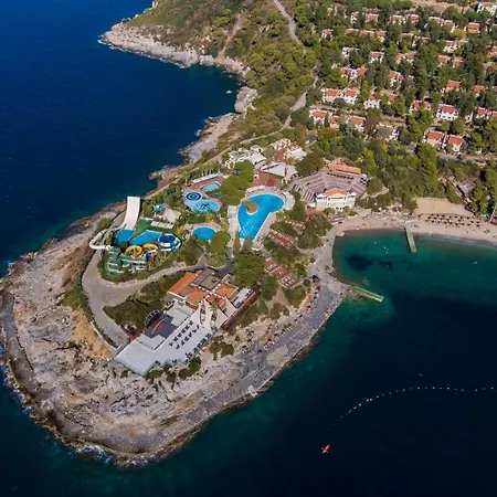 Pine Bay Resort 5*