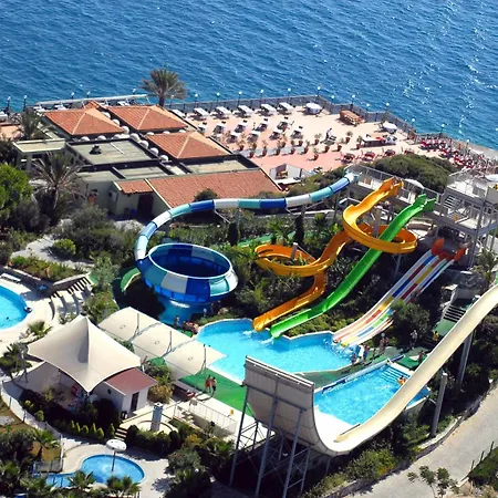 Курортный комплекс Pine Bay 5*