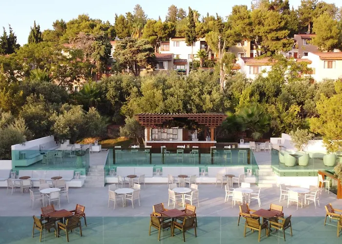 Üdülőközpont Pine Bay 5*